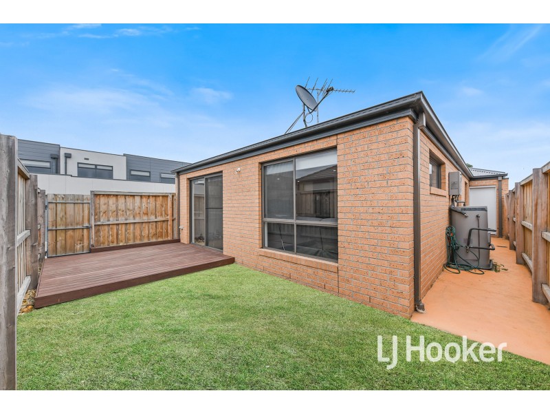 29 Ascot Park Drive, Pakenham VIC 3810