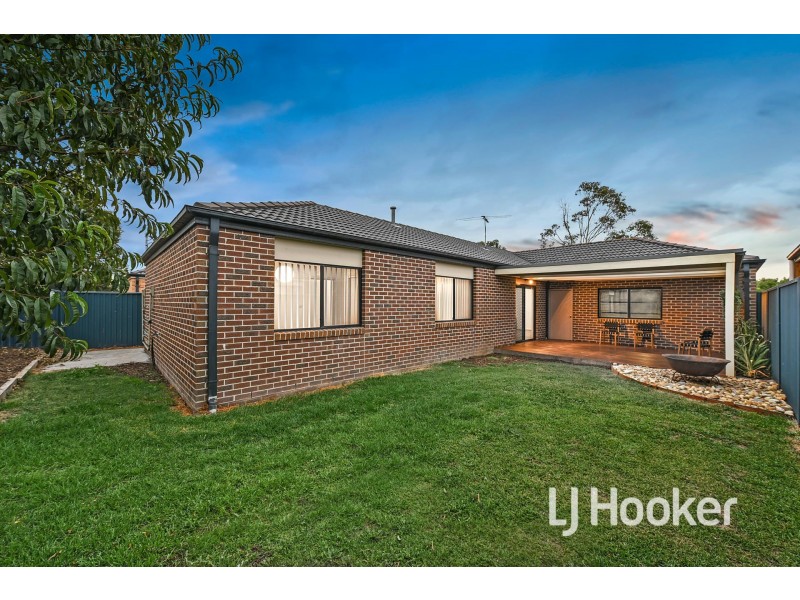 20 Scarlet Crescent, Pakenham VIC 3810