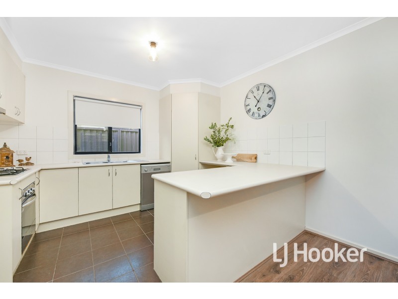 20 Scarlet Crescent, Pakenham VIC 3810