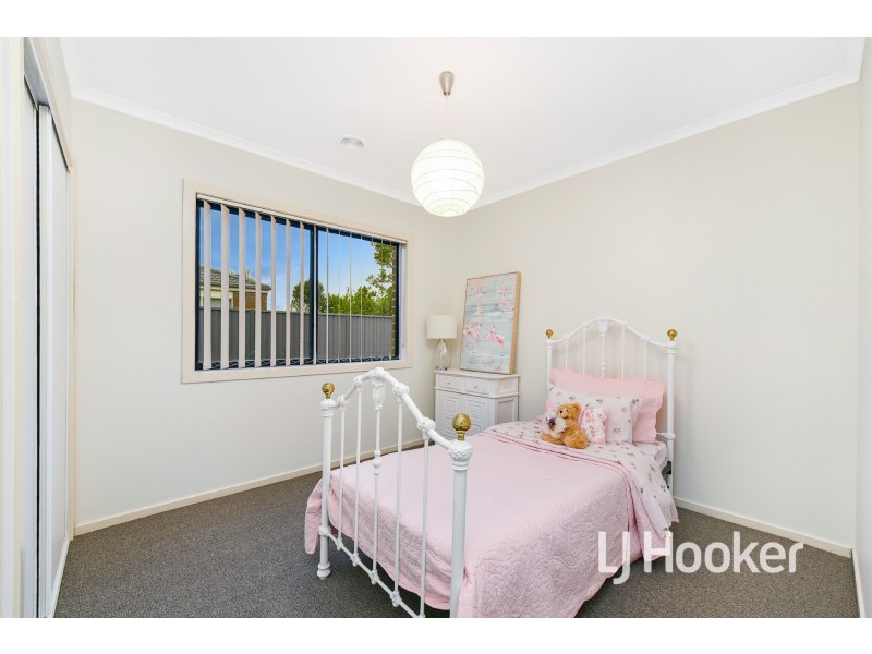 20 Scarlet Crescent, Pakenham VIC 3810