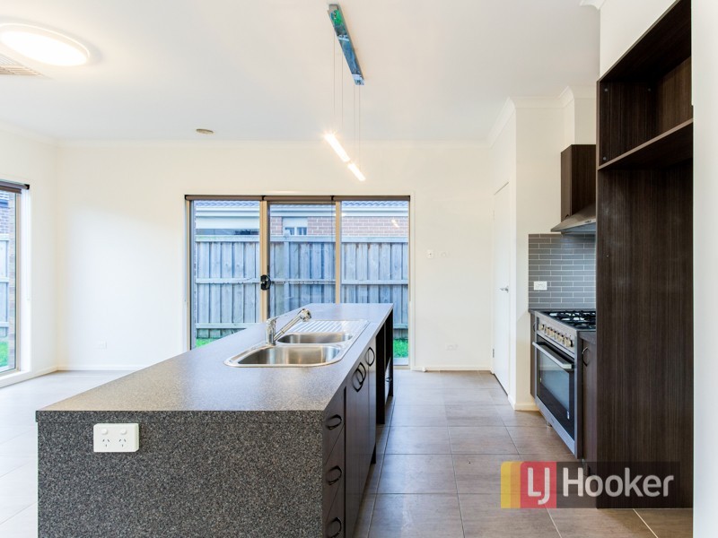 10 Ramel Way, Pakenham VIC 3810