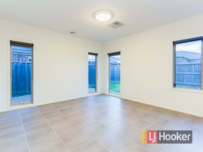10 Ramel Way, Pakenham VIC 3810