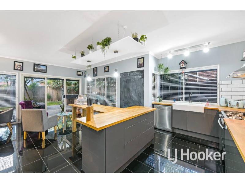 12 Hopkins Pass, Pakenham VIC 3810