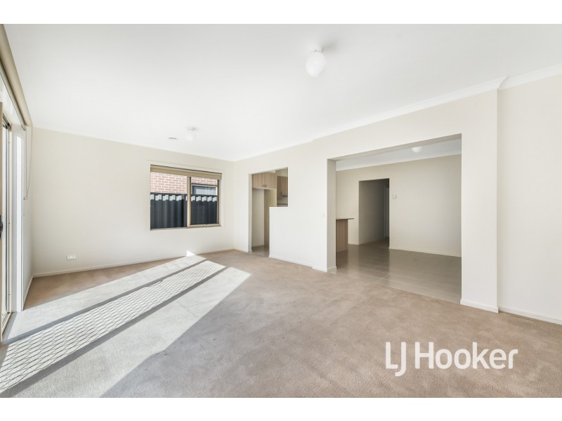 33 Havana Parade, Pakenham VIC 3810