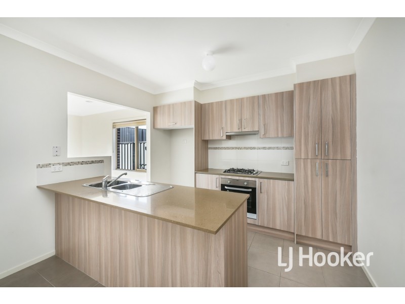 33 Havana Parade, Pakenham VIC 3810