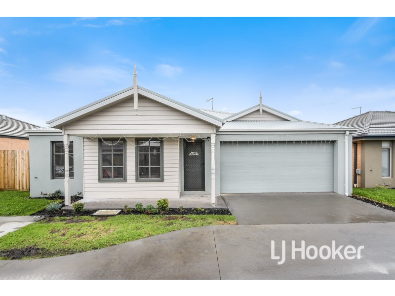 16 Quinella Way, Pakenham VIC 3810