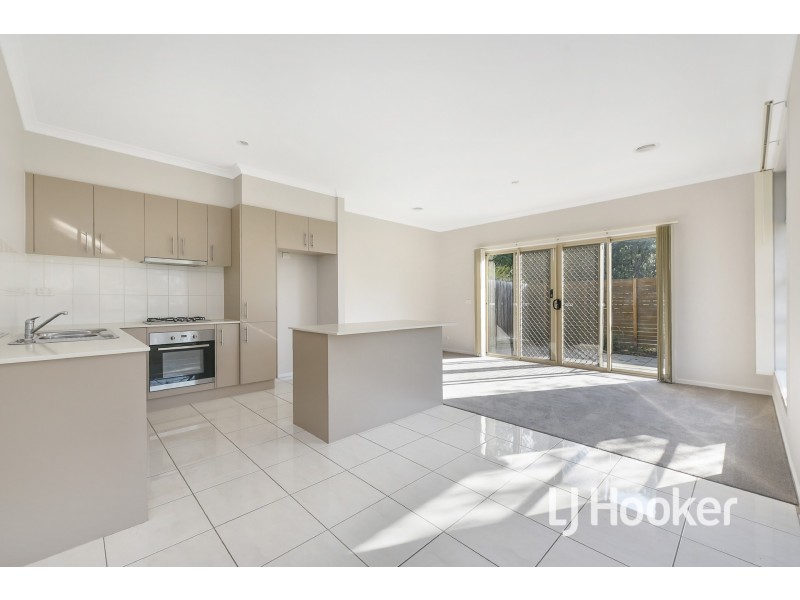 1/16-20 Honeysuckle Close, Pakenham VIC 3810