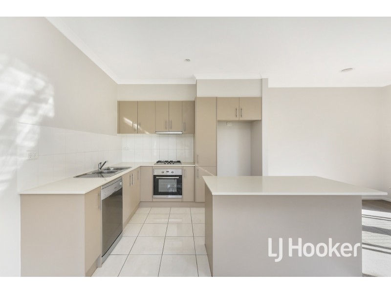 1/16-20 Honeysuckle Close, Pakenham VIC 3810