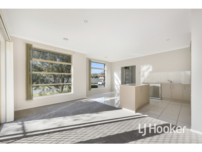 1/16-20 Honeysuckle Close, Pakenham VIC 3810