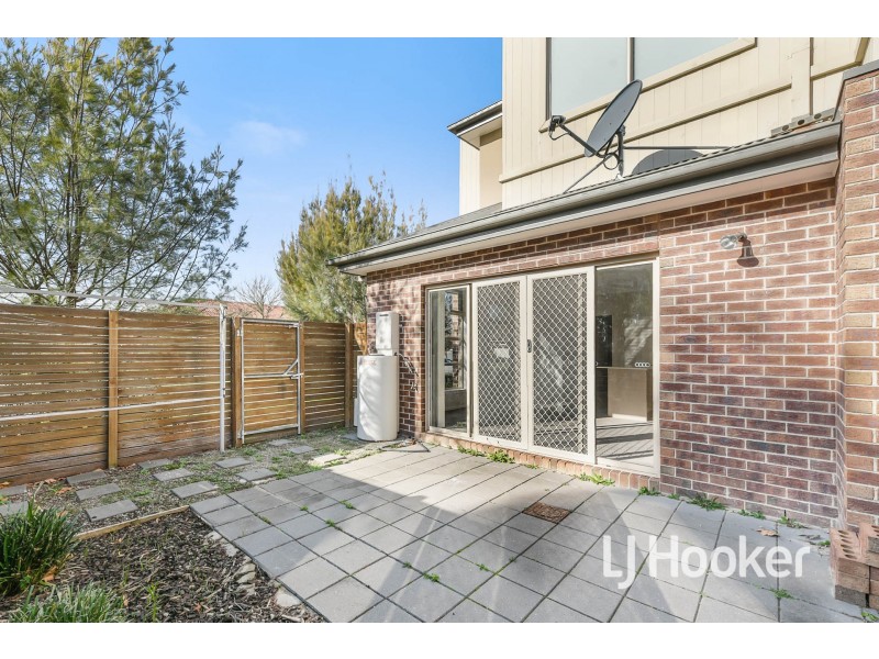 1/16-20 Honeysuckle Close, Pakenham VIC 3810