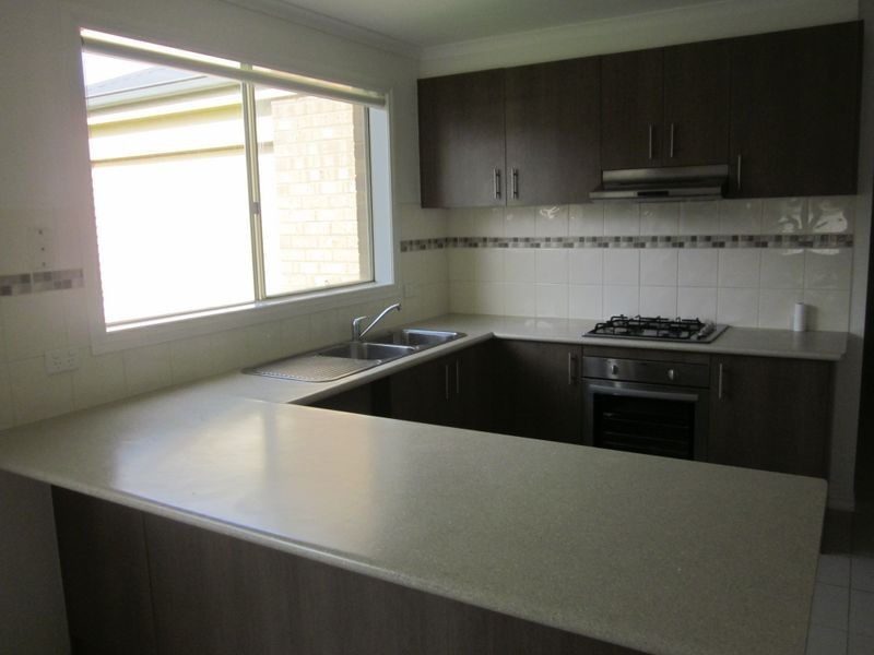 4 Samchelle Place, Pakenham VIC 3810