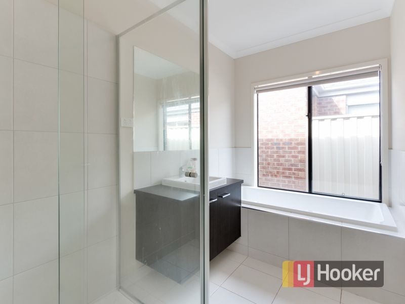 9 Margitta Lane, Pakenham VIC 3810