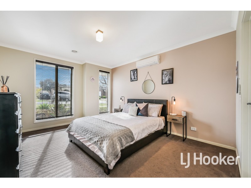 54 Irving Road, Pakenham VIC 3810