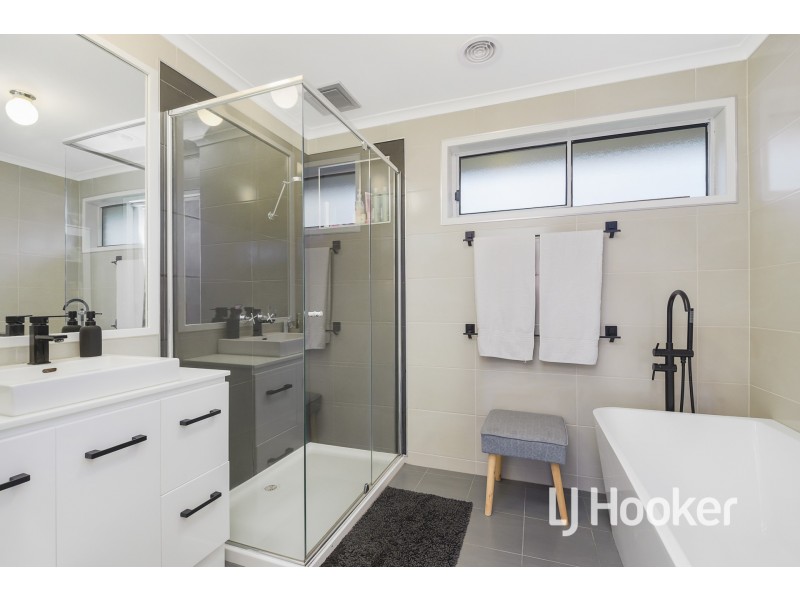 8 Rosalie Court, Pakenham VIC 3810