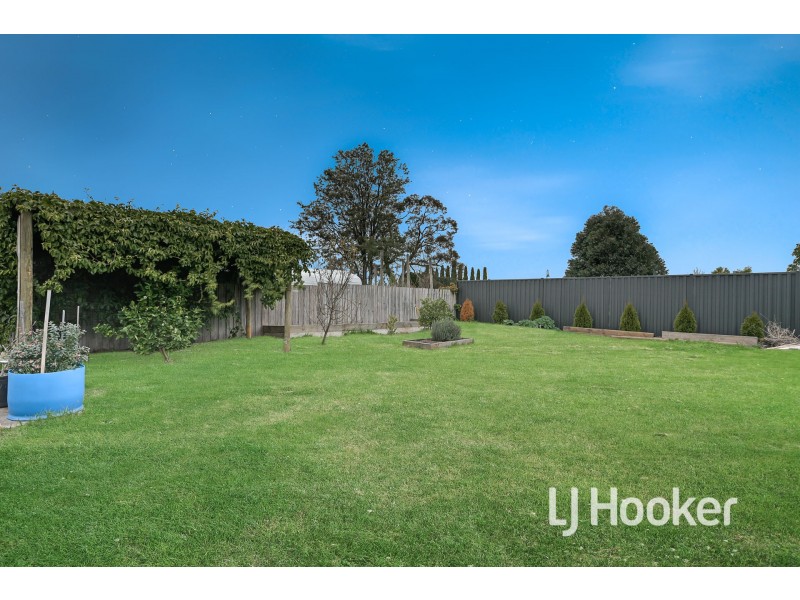 8 Rosalie Court, Pakenham VIC 3810