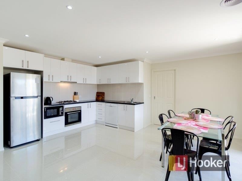 11 Doonie Way, Pakenham VIC 3810