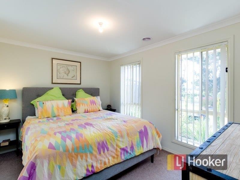 11 Doonie Way, Pakenham VIC 3810