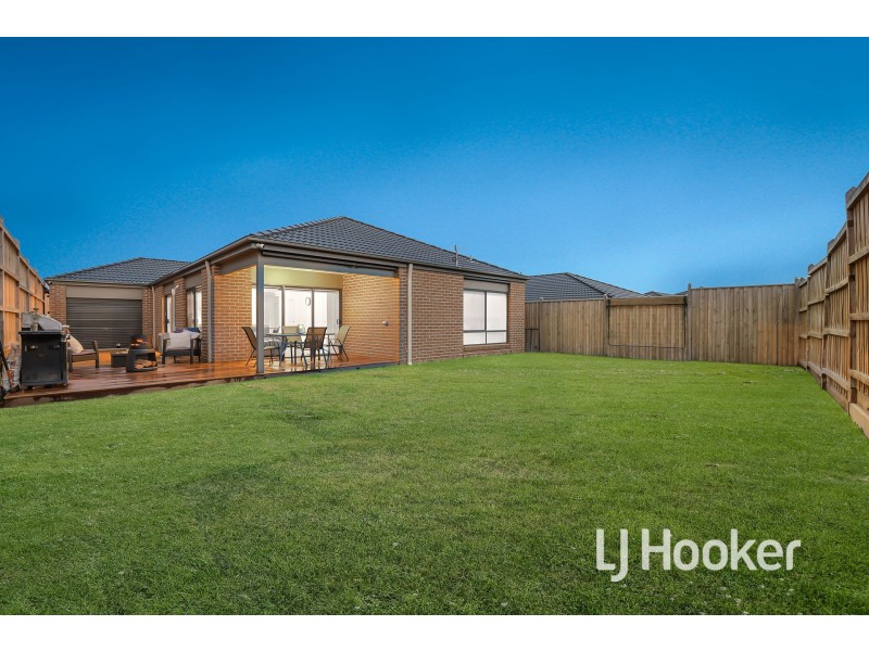 5 Sunnybank Way, Pakenham VIC 3810