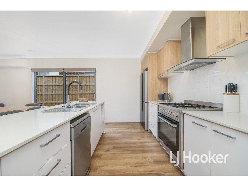 5 Sunnybank Way, Pakenham VIC 3810