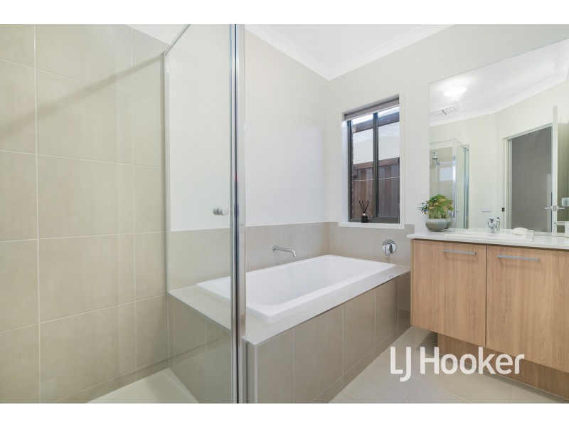 5 Sunnybank Way, Pakenham VIC 3810