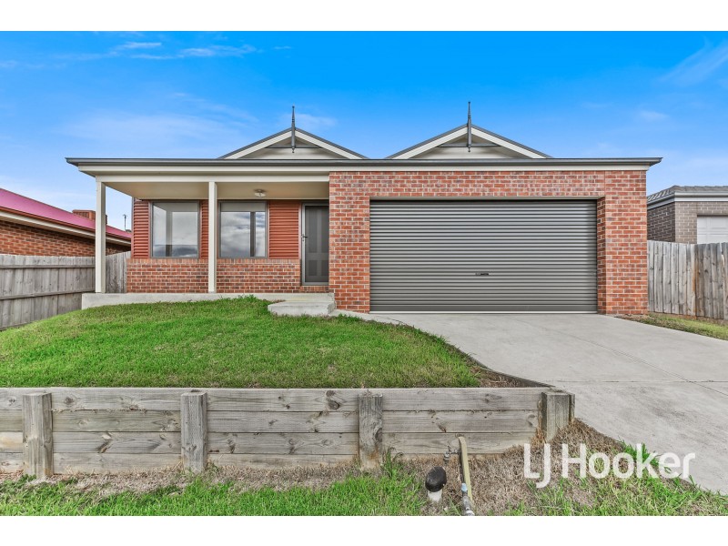 8 Tribuzi Close, Pakenham VIC 3810