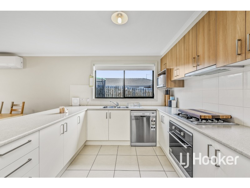8 Tribuzi Close, Pakenham VIC 3810