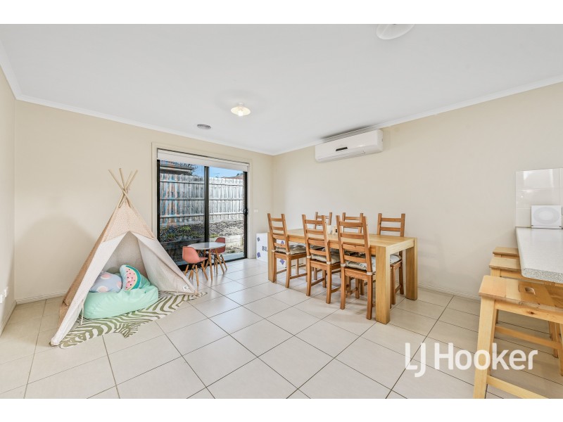 8 Tribuzi Close, Pakenham VIC 3810