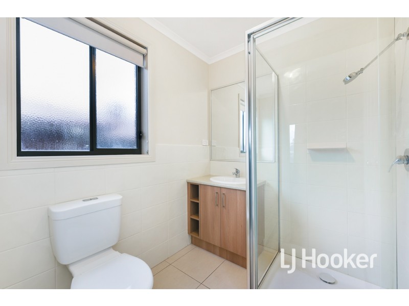 8 Tribuzi Close, Pakenham VIC 3810