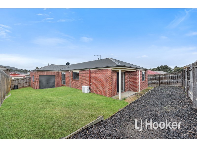 8 Tribuzi Close, Pakenham VIC 3810