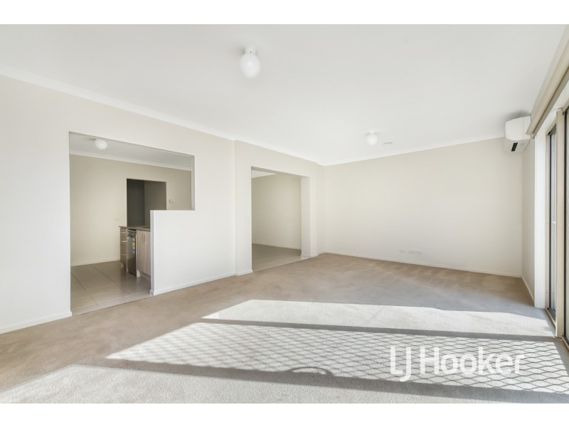 33 Havana Parade, Pakenham VIC 3810