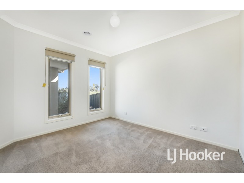 33 Havana Parade, Pakenham VIC 3810