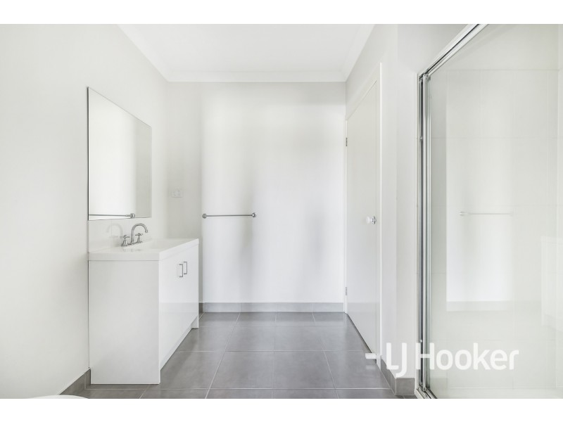 33 Havana Parade, Pakenham VIC 3810