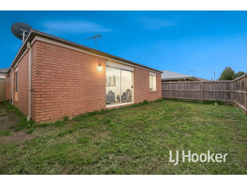 23 Markbeech Crescent, Officer VIC 3809