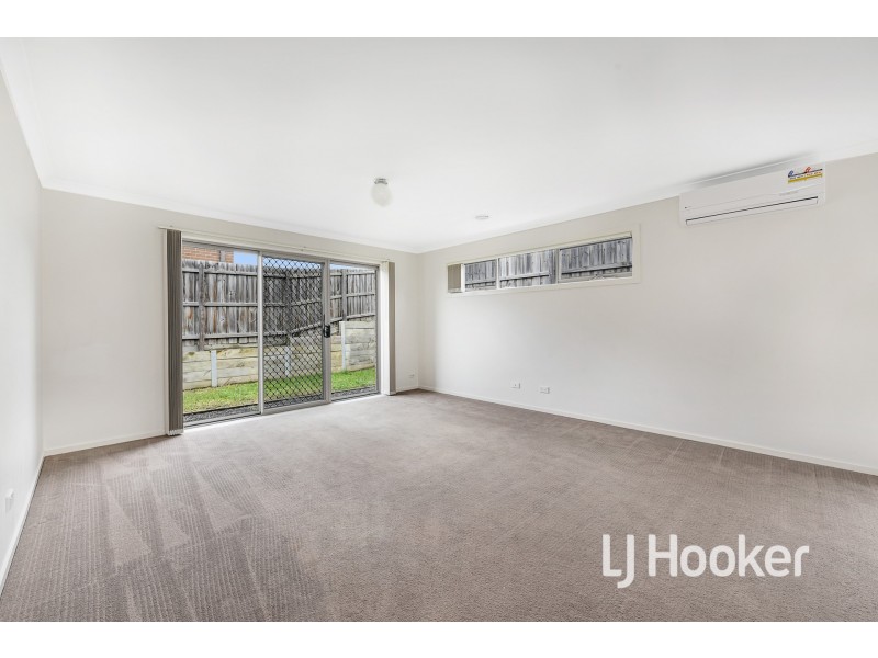 3 McClenaghan Place, Pakenham VIC 3810