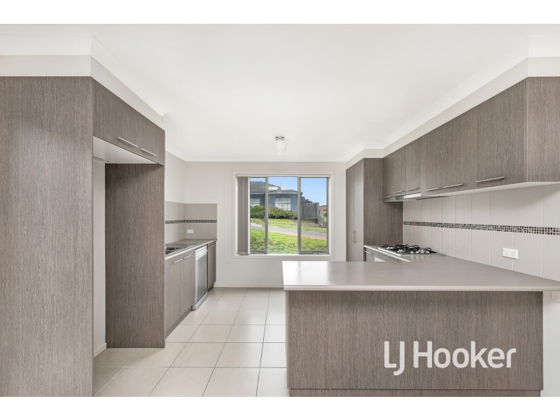 3 McClenaghan Place, Pakenham VIC 3810