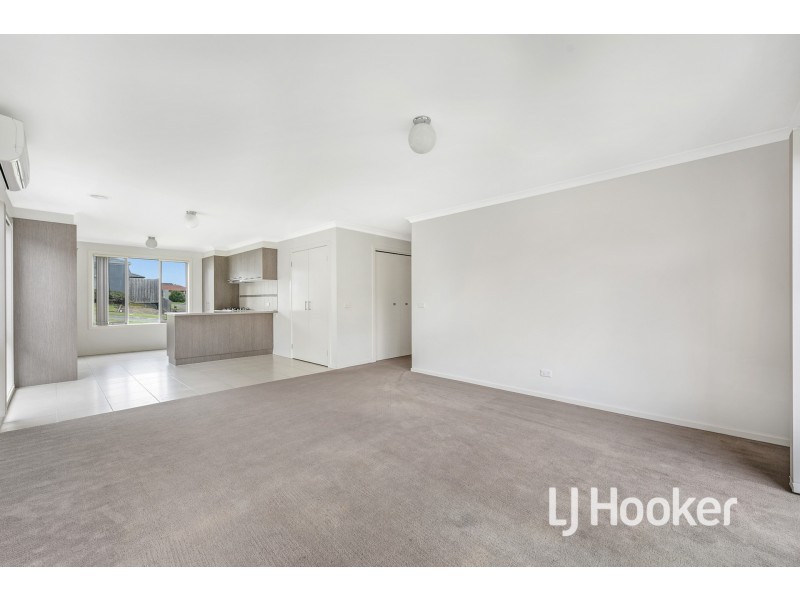 3 McClenaghan Place, Pakenham VIC 3810