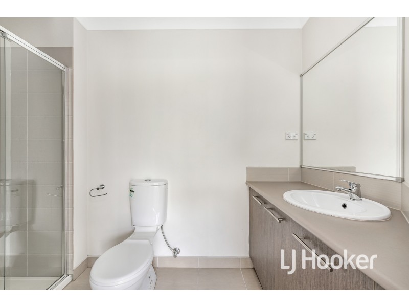 3 McClenaghan Place, Pakenham VIC 3810