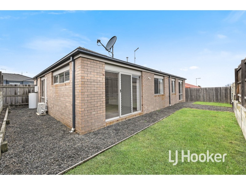 3 McClenaghan Place, Pakenham VIC 3810
