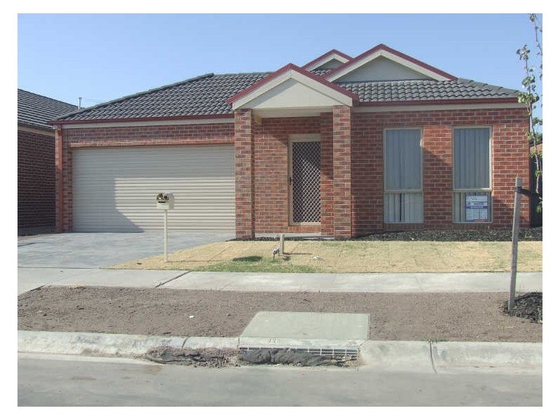 38 Britton Drive, Pakenham VIC 3810