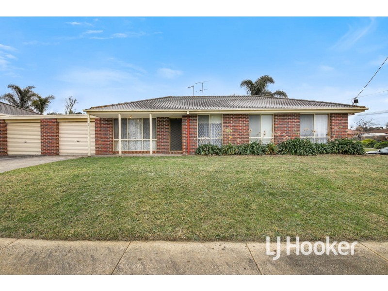 19 Dunbarton Drive, Pakenham VIC 3810