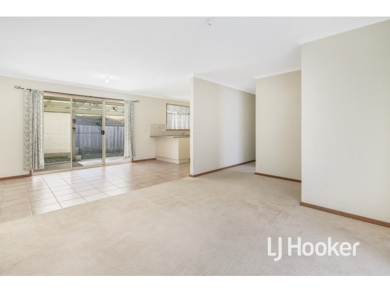19 Dunbarton Drive, Pakenham VIC 3810