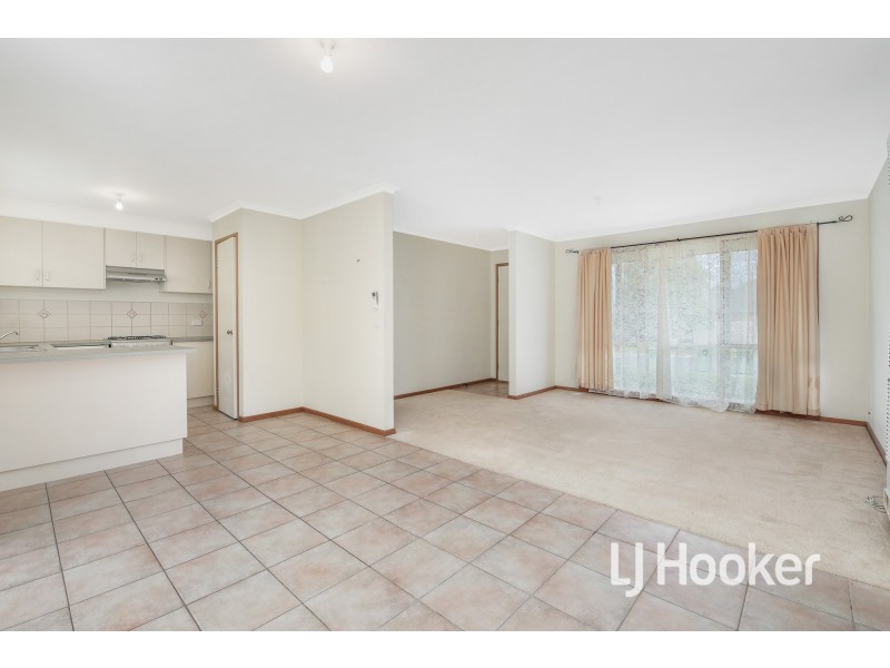 19 Dunbarton Drive, Pakenham VIC 3810