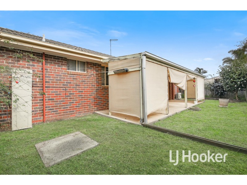 19 Dunbarton Drive, Pakenham VIC 3810