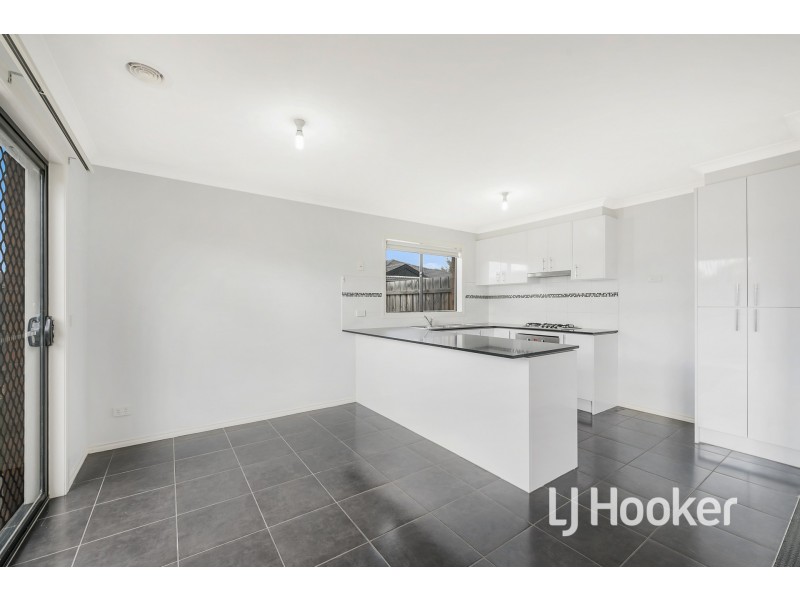 1/142 Toomuc Valley Road, Pakenham VIC 3810
