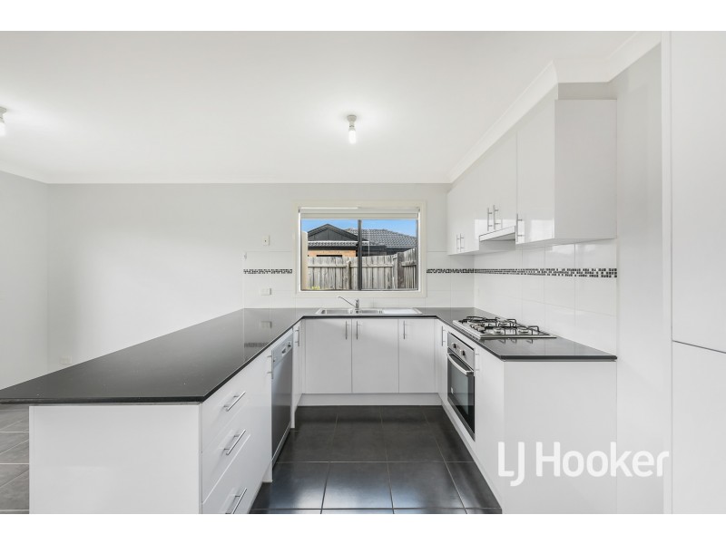 1/142 Toomuc Valley Road, Pakenham VIC 3810