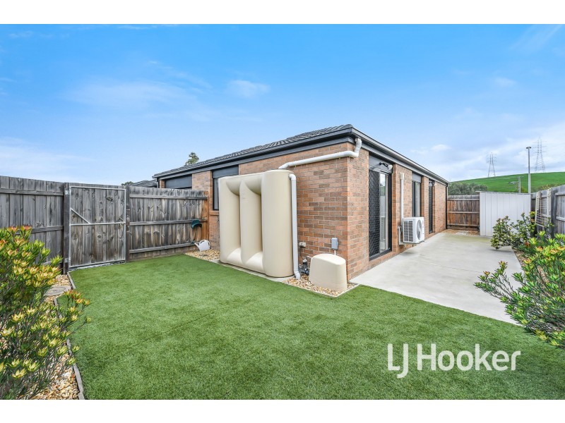 1/142 Toomuc Valley Road, Pakenham VIC 3810