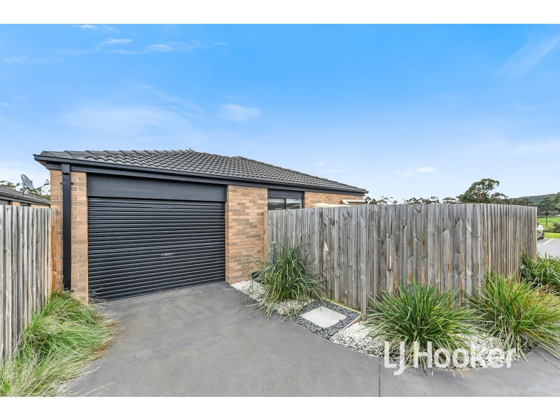 1/142 Toomuc Valley Road, Pakenham VIC 3810