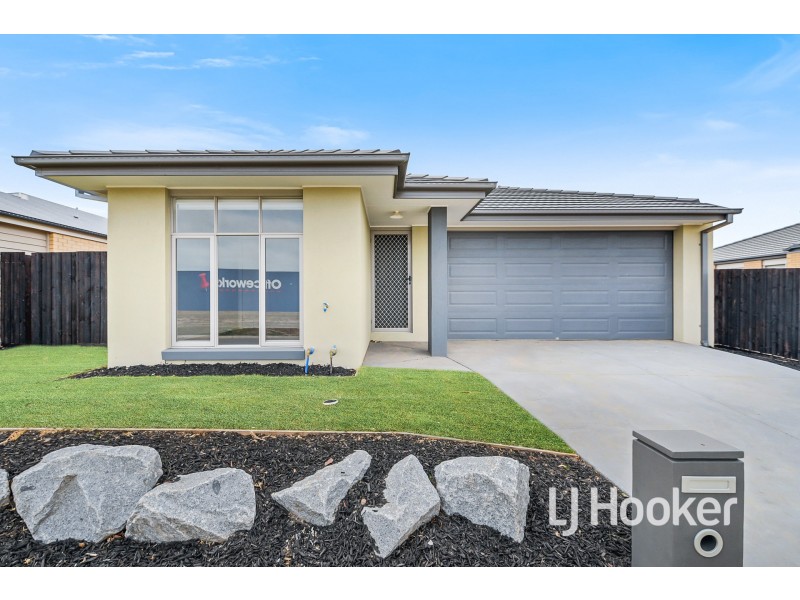 9 Merlot Road, Pakenham VIC 3810