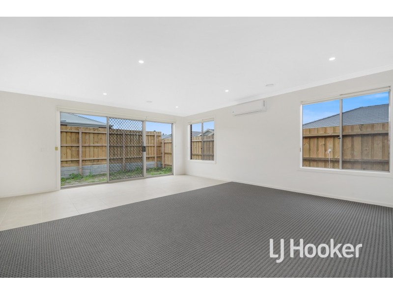 9 Merlot Road, Pakenham VIC 3810