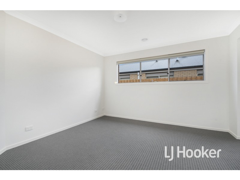 9 Merlot Road, Pakenham VIC 3810